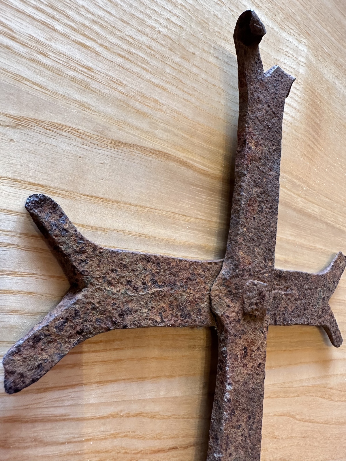 Lothringer Kreuz/Patriarchenkreuz geschmiedet