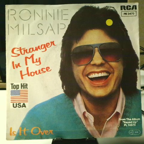SINGLE / Ronnie Milsap – Stranger In My House / Is It Over