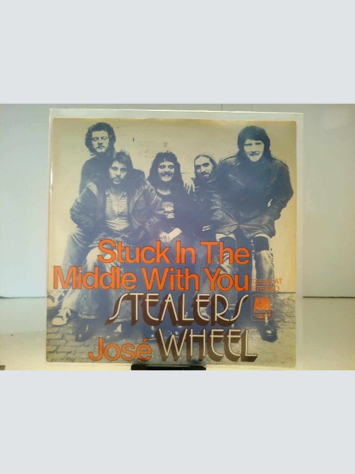 SINGLE / Stealers Wheel – Stuck In The Middle With You / José