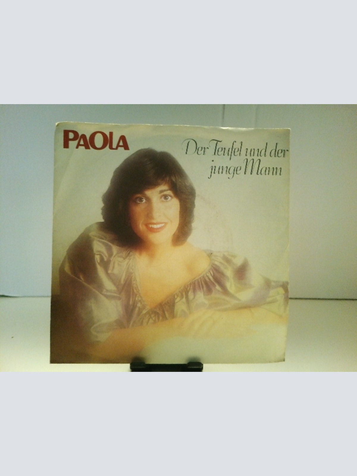 SINGLE / Paola (2) – Der Teufel Und Der Junge Mann