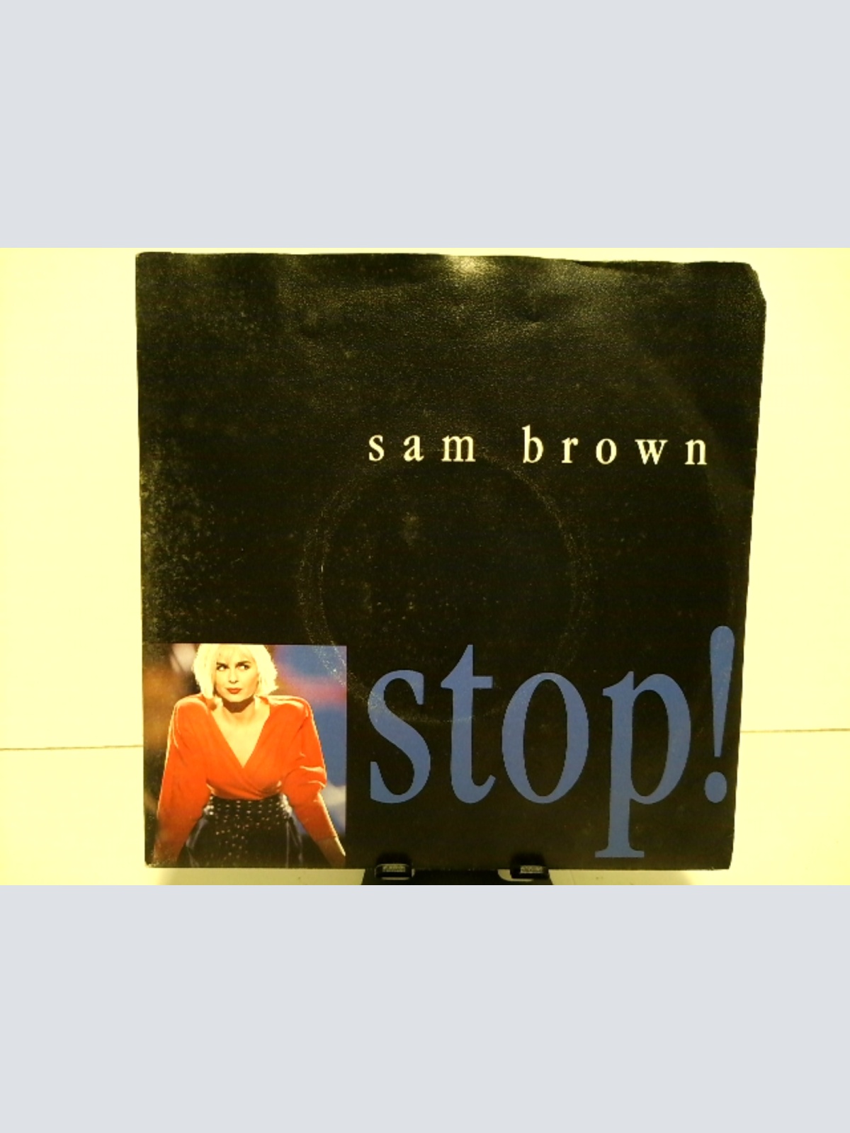 SINGLE / Sam Brown – Stop!