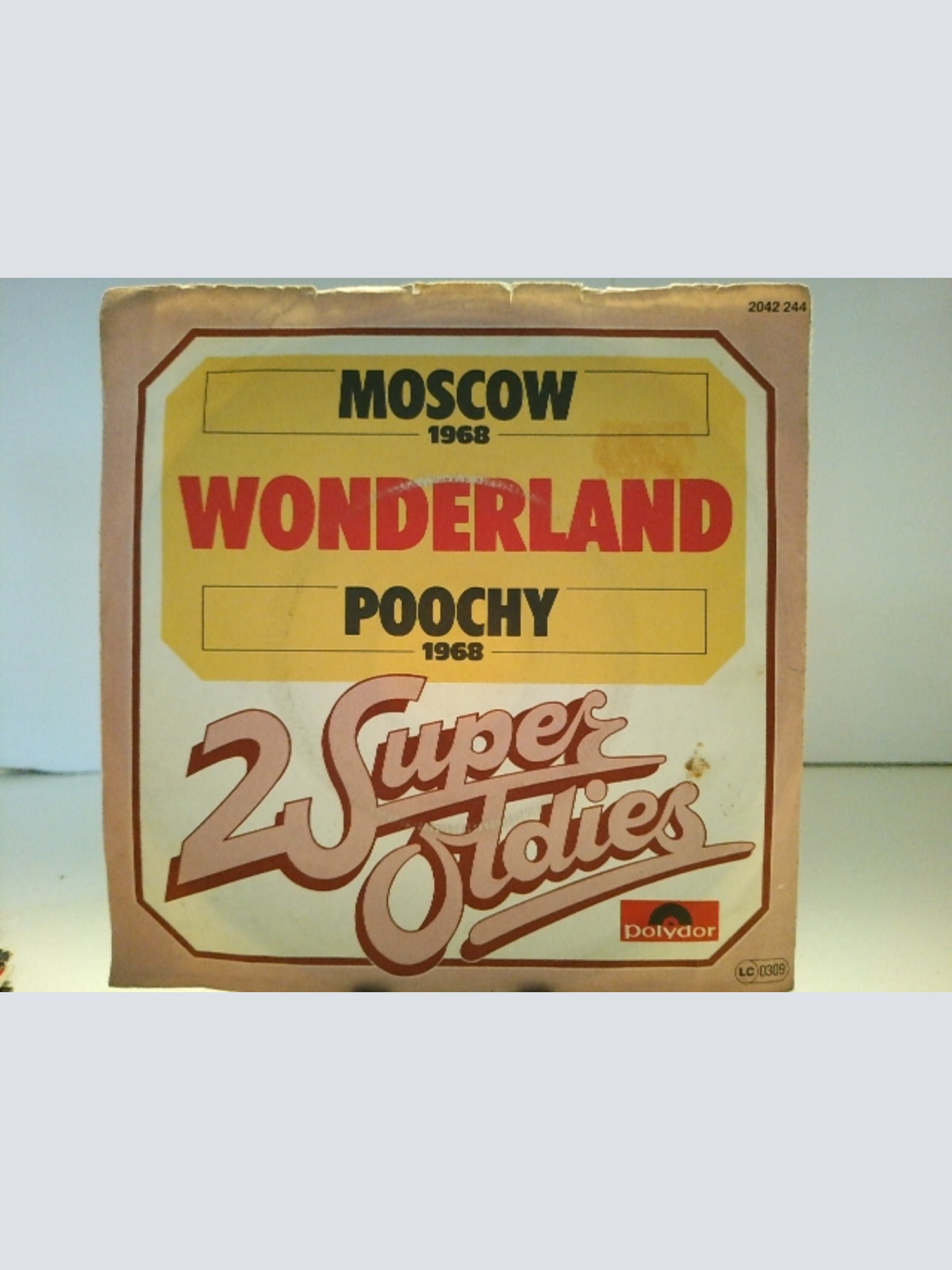 SINGLE / Wonderland (8) – Moscow / Poochy