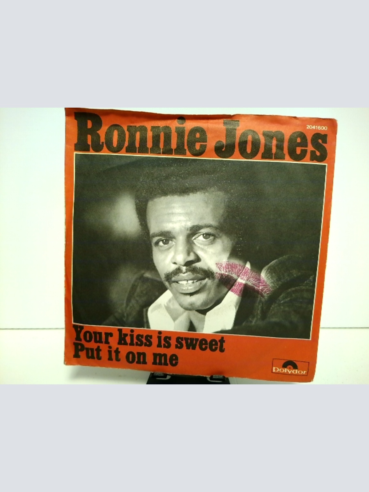 SINGLE / Ronnie Jones – Your Kiss Is Sweet / Put It On Me
