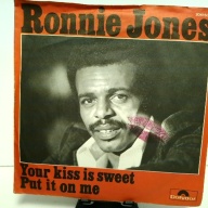 SINGLE / Ronnie Jones – Your Kiss Is Sweet / Put It On Me