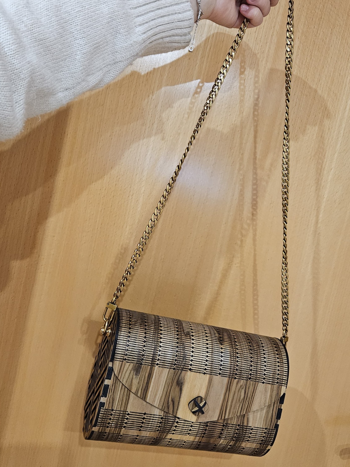 Design-Tasche Satin Nuss