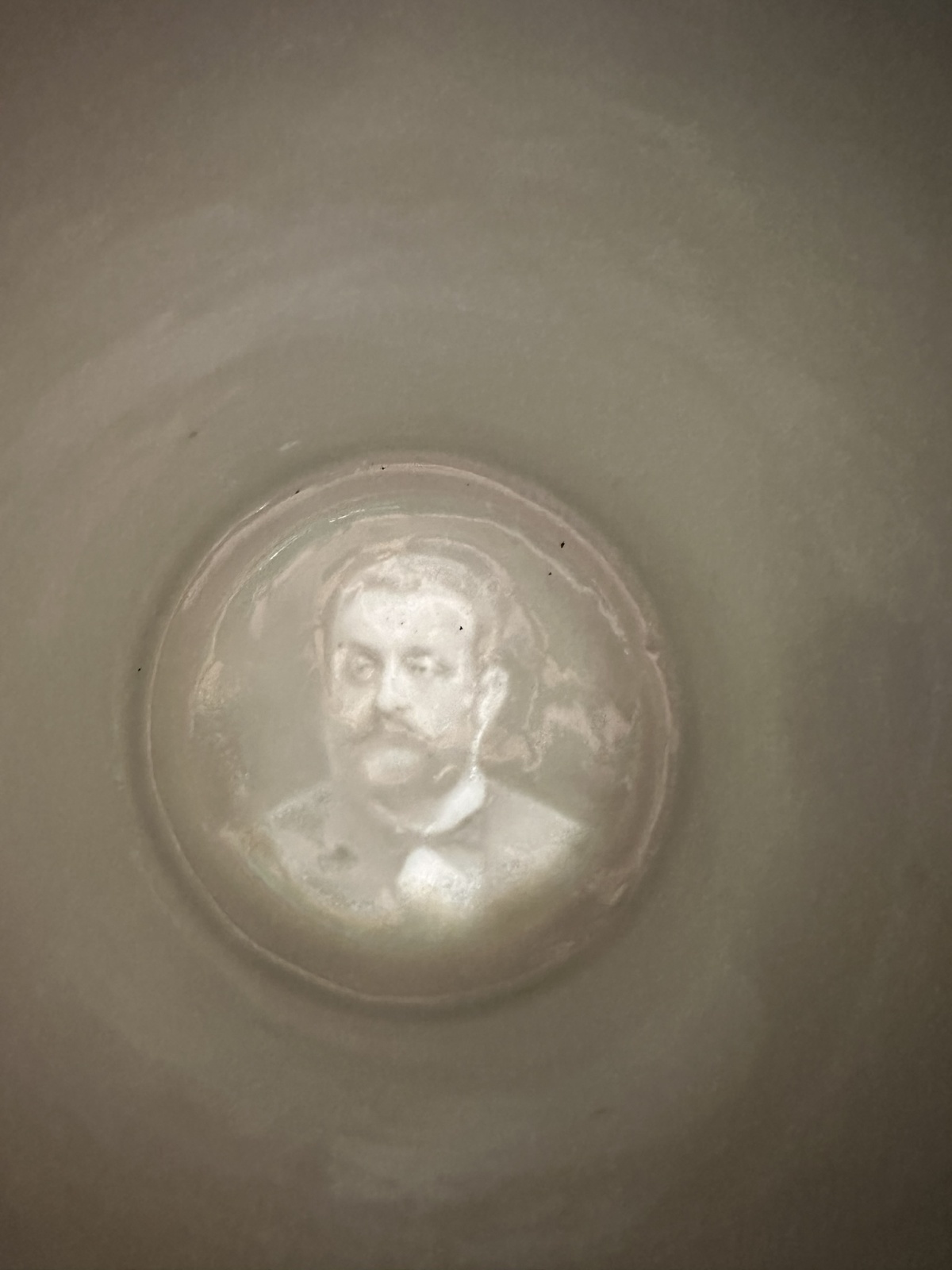 Wunderschöner seltener Reservistenkrug mit Bild und Spruch des Dichters Ludwig Uhland, mit Bodenbild