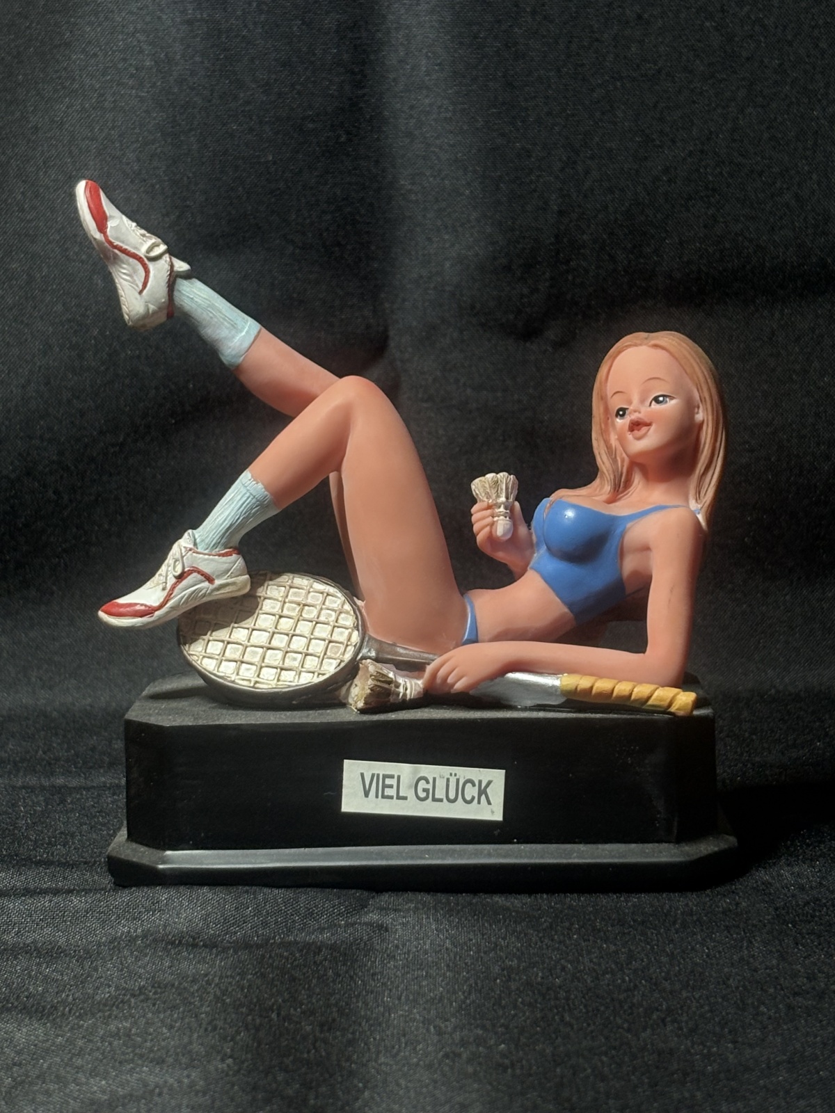 Viel Glück Figur einer Tennisspielerin