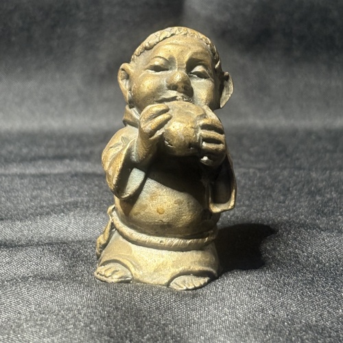 Italienische Bronzefigur eines pfeifenden Mönchs