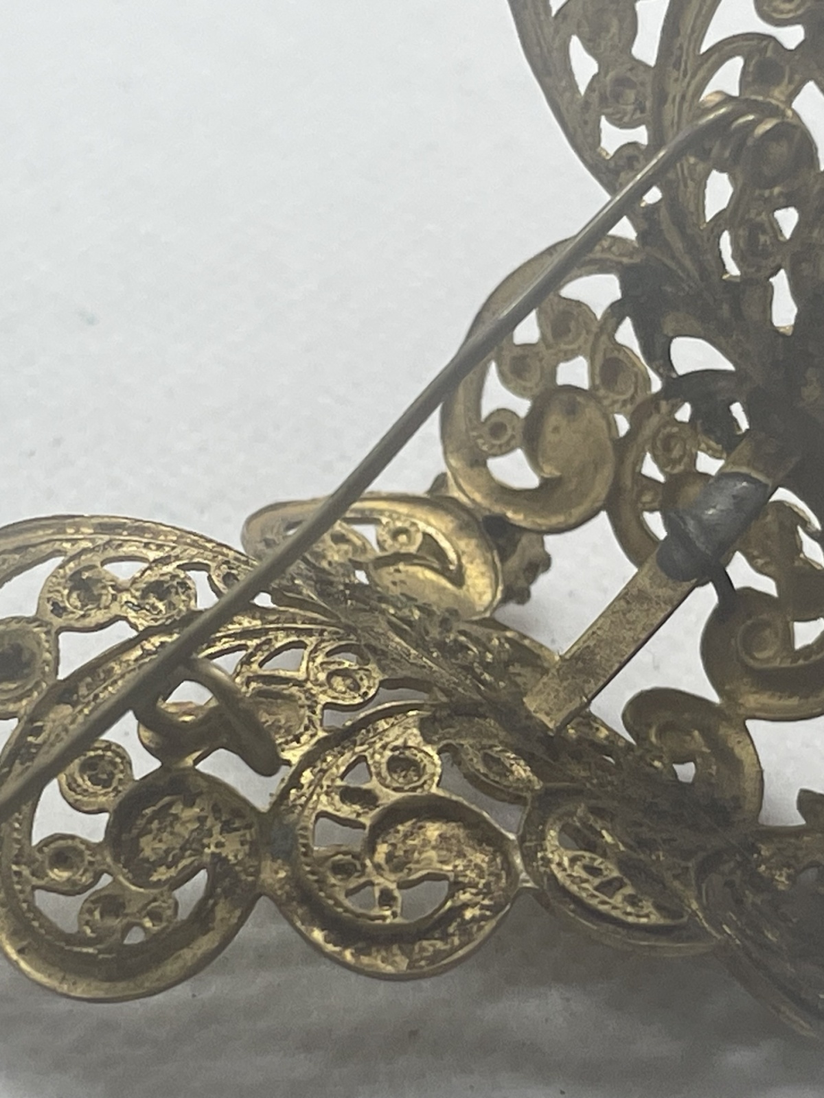 Jugendstil Brosche mit einem Stein