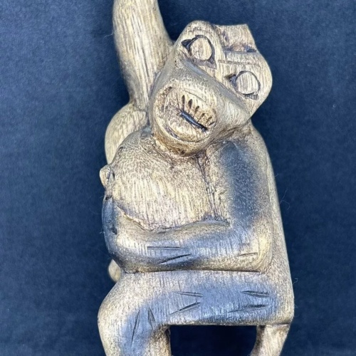 Schöne antike hängende Affenfigur, handgebogenes Holz, China