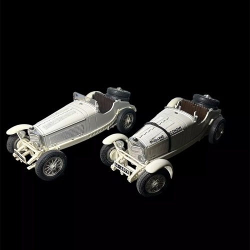 Paar Vintage Burago Automodelle Mercedes Benz SSK 1928 und SSKL 1931 Maßstab 1/18