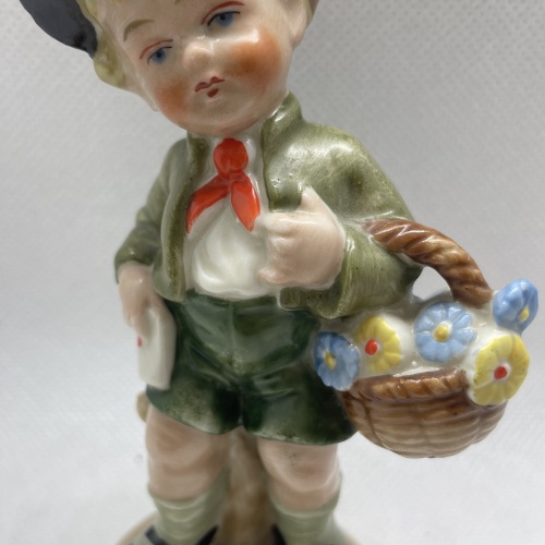 W&A Bertram Figur "Junge mit Blumenkorb"