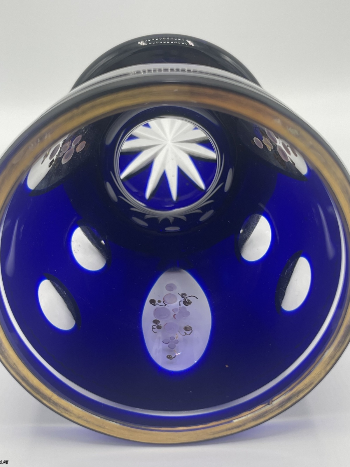 Antiker Fussbecher kobaltblau mit Emailmalerei