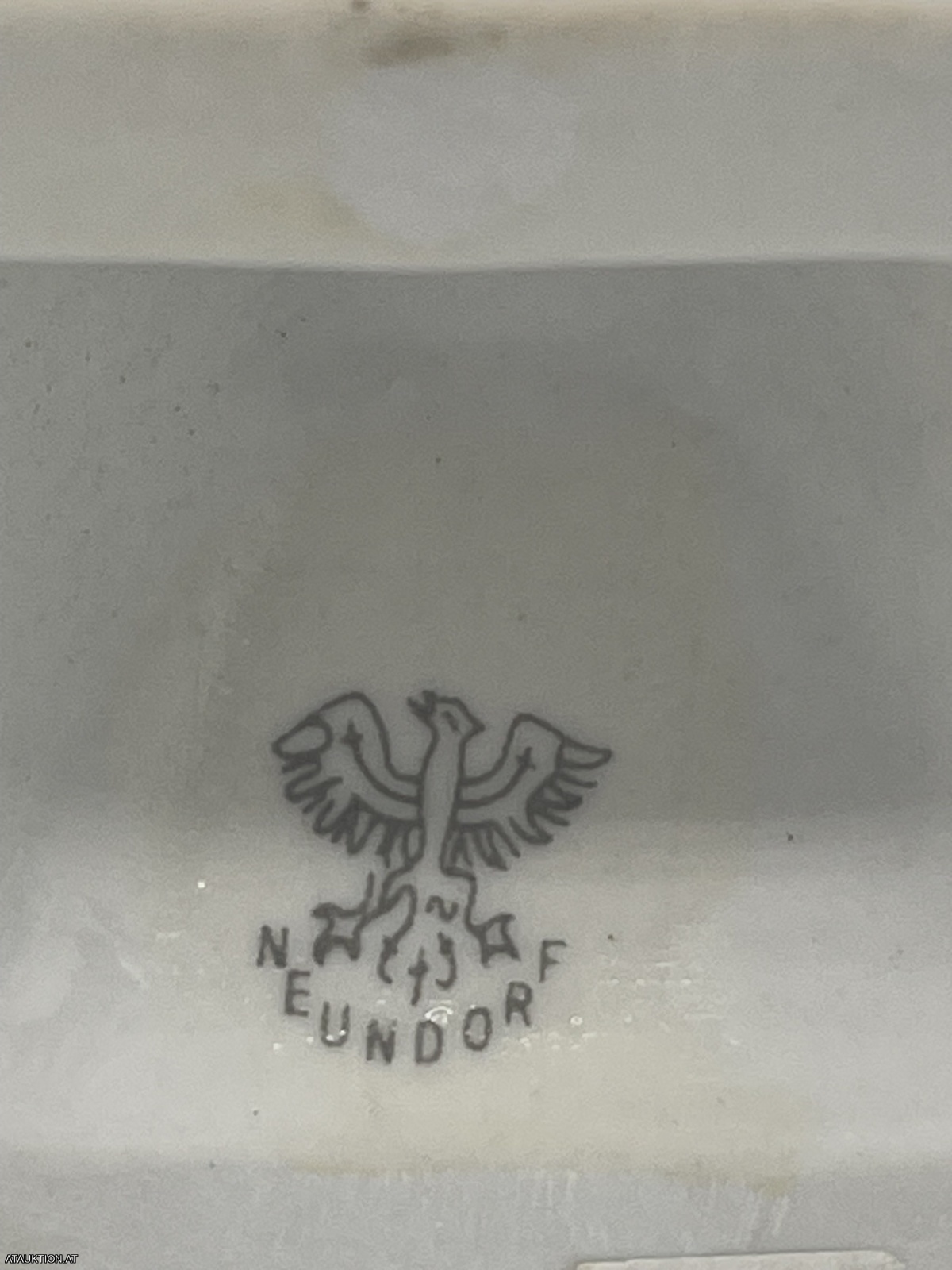 Seltene Neundorf Porzellan Figur