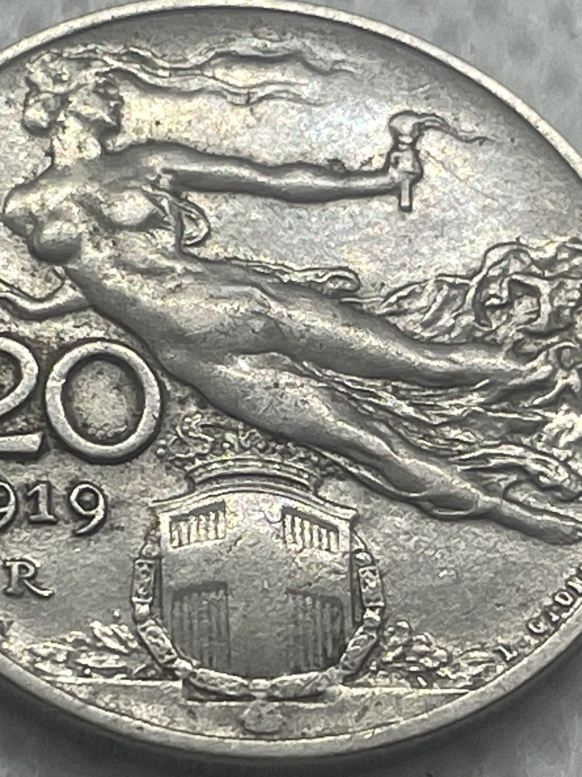 2 italienische Münzen von 1919 und 1957