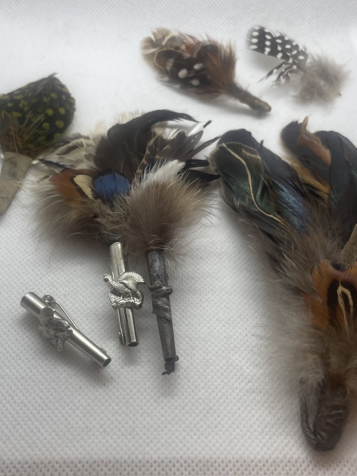 Konvolut Vintage Federhülsen und Federn/für Jagdhut