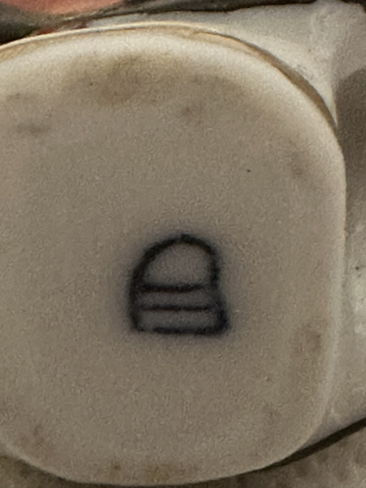 Augarten Wien kleine Porzellanfigur Dame mit Tracht