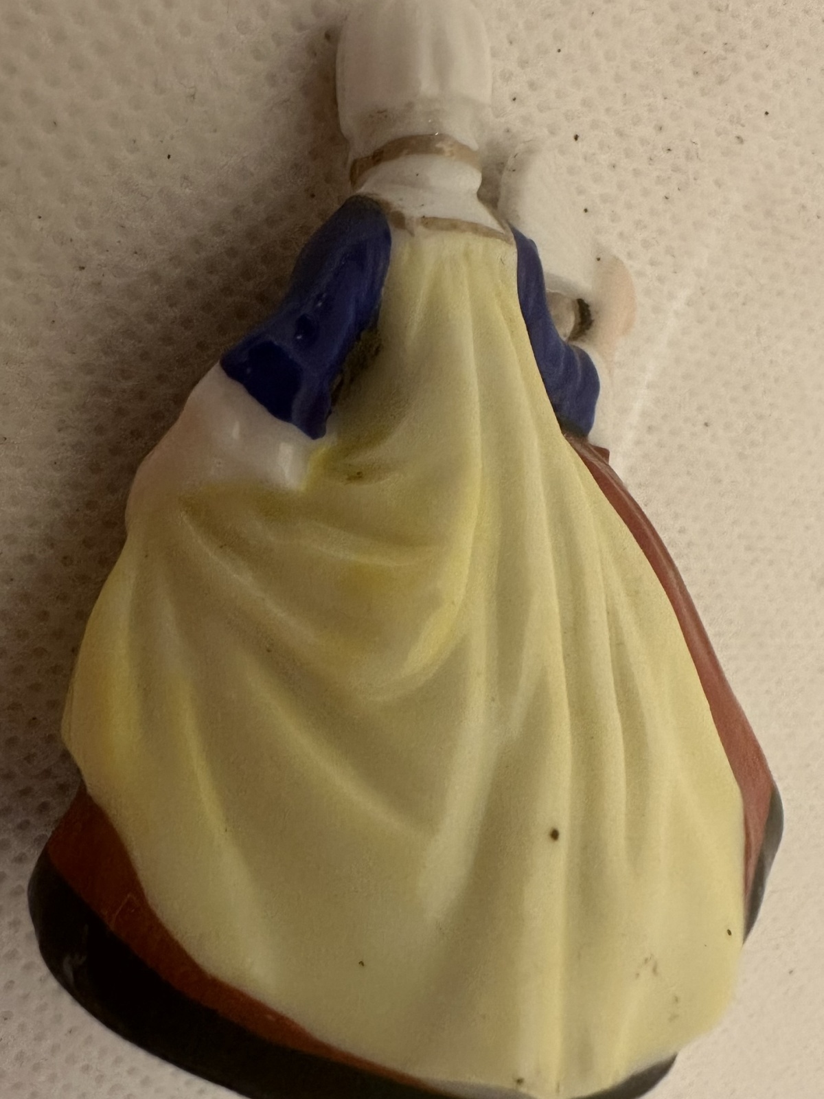 Augarten Wien kleine Porzellanfigur Dame mit Tracht