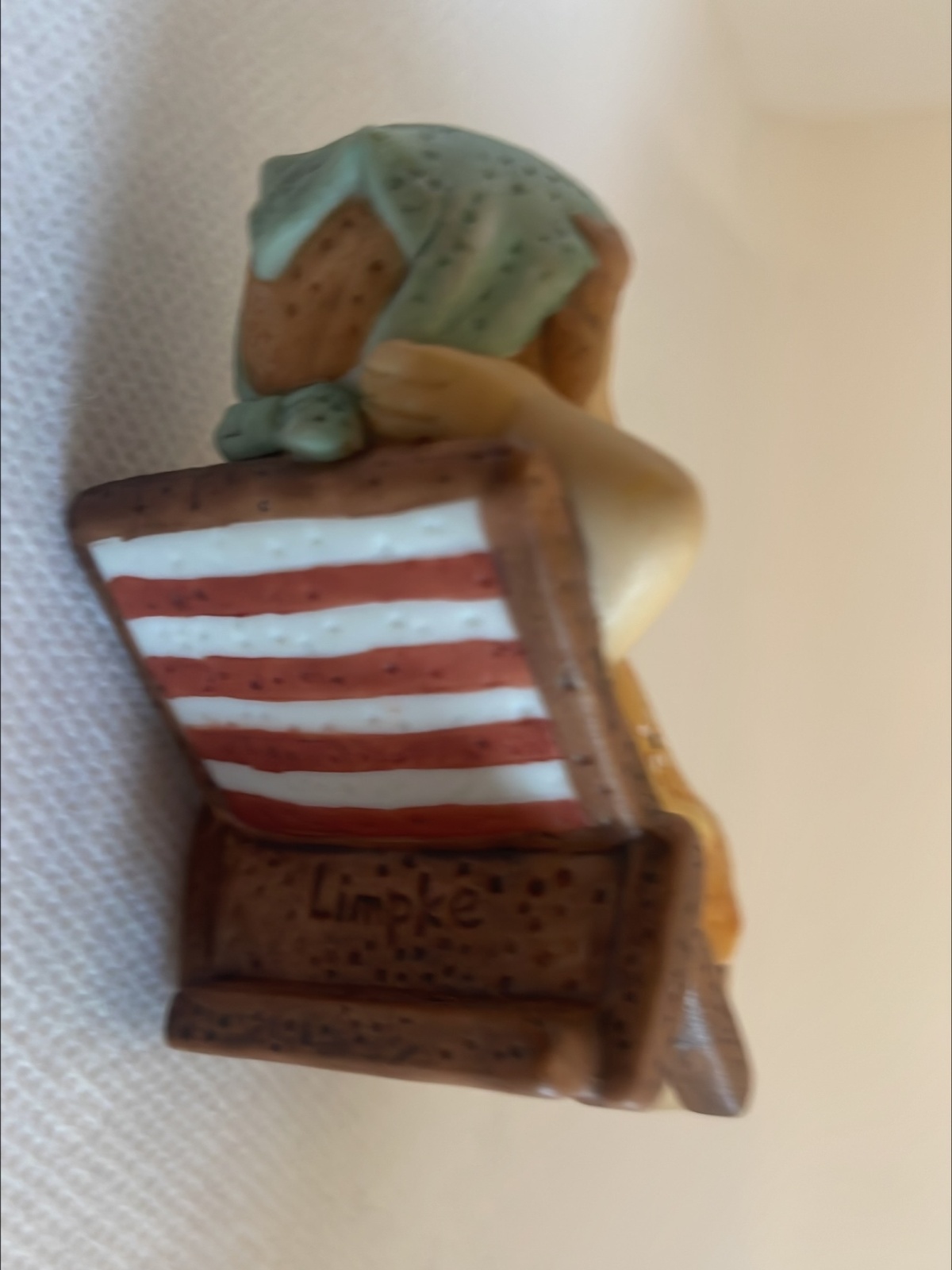 Goebel Figur Nina u. Marco/Limpke “Nina im Liegestuhl mit Erfrischungsgetränk”