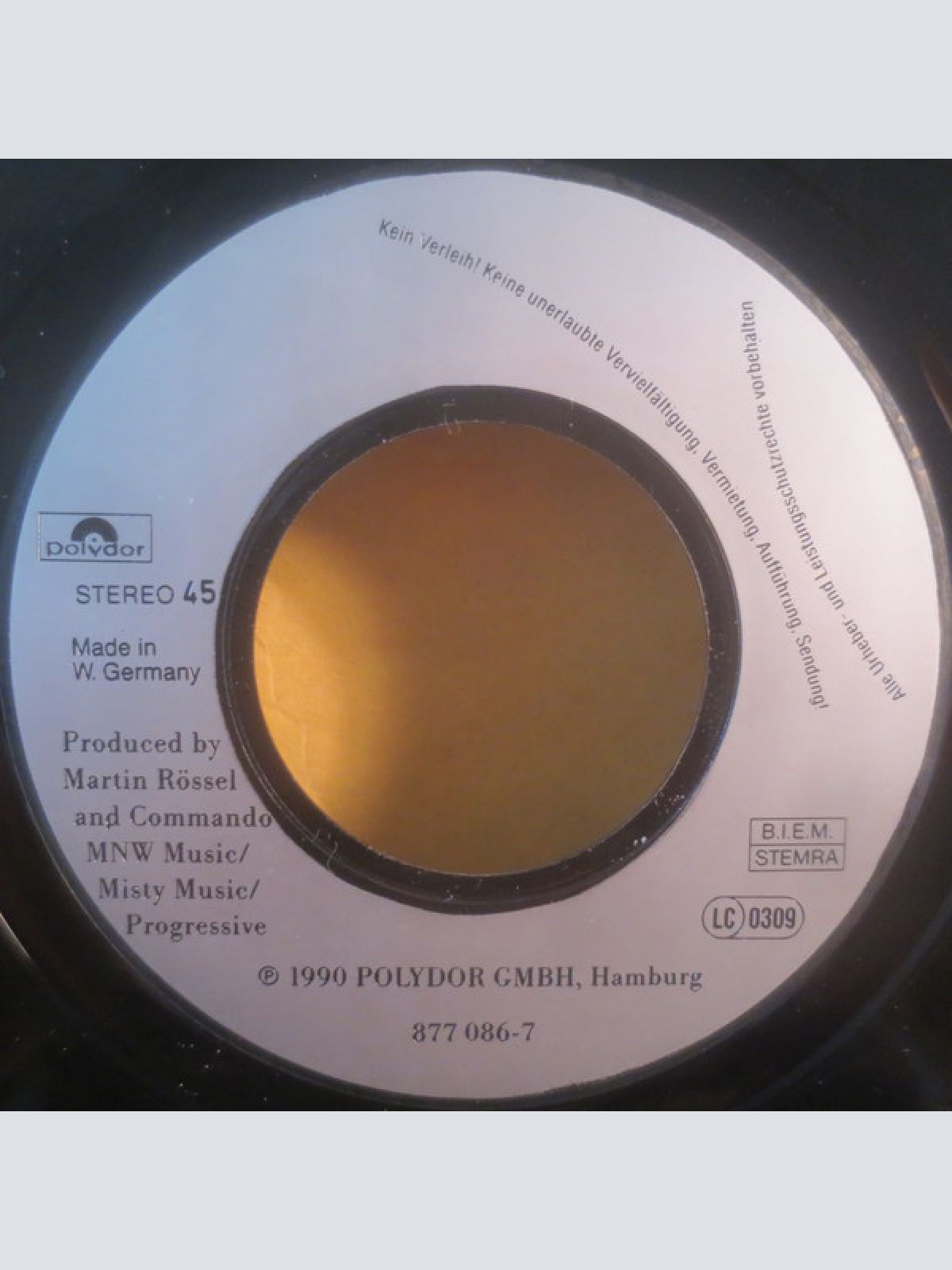 Vinyl / Commando* - Brushing