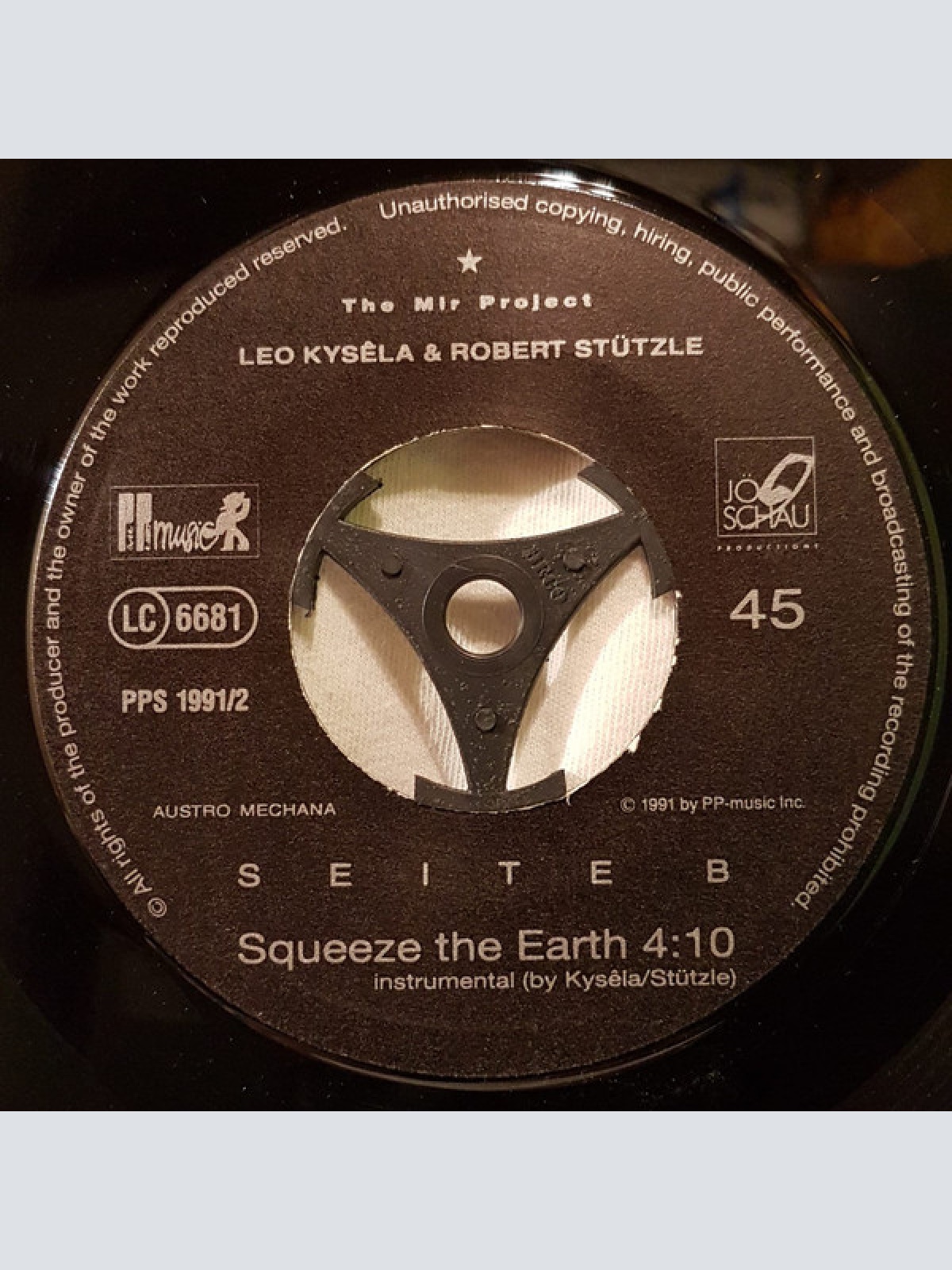 Vinyl / The Mir Project Featuring Leo Kysêla & Robert Stützle - Squeeze The Earth