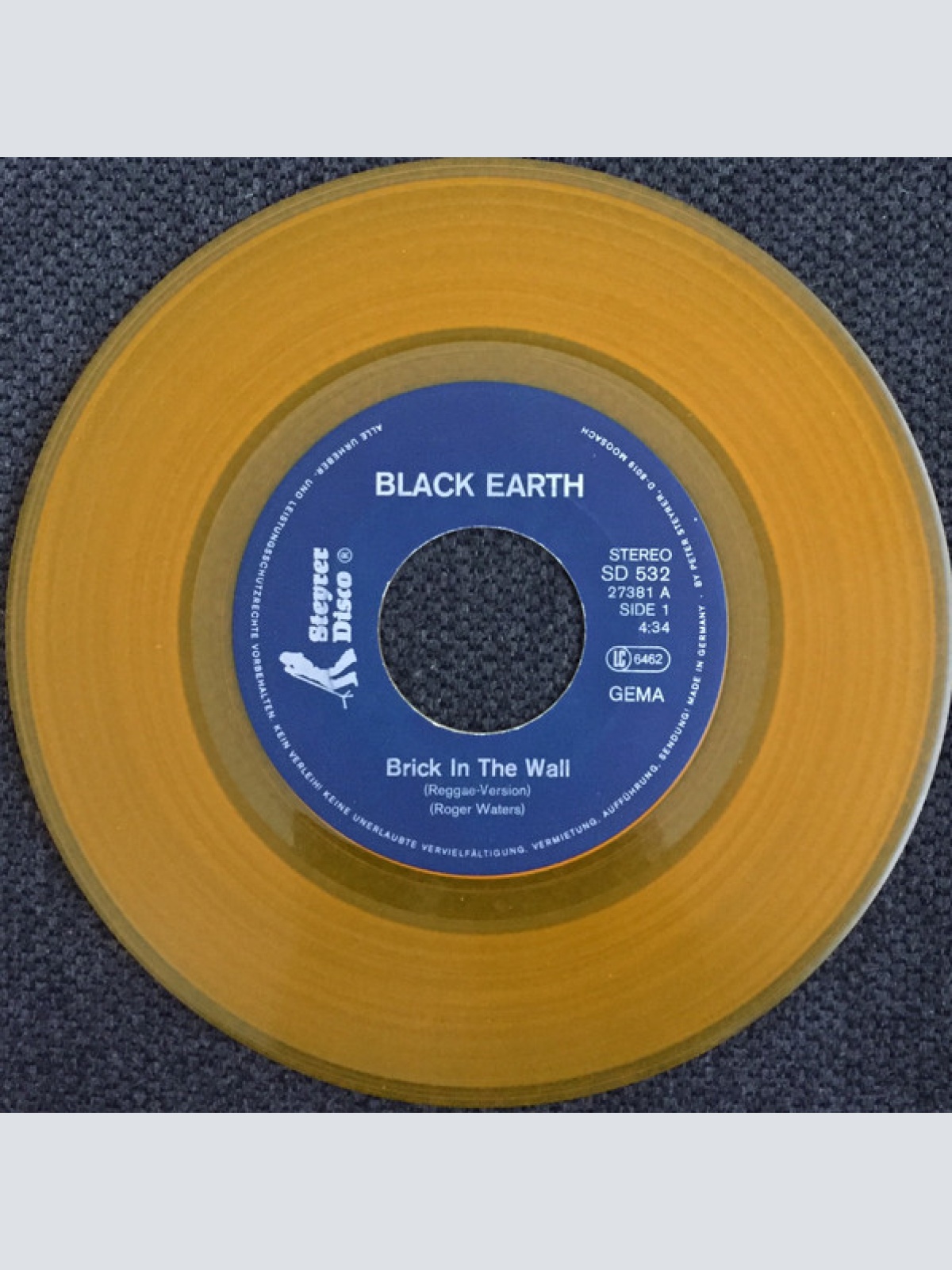 Vinyl / Black Earth (2) - Brick In The Wall / I'll Sing For You