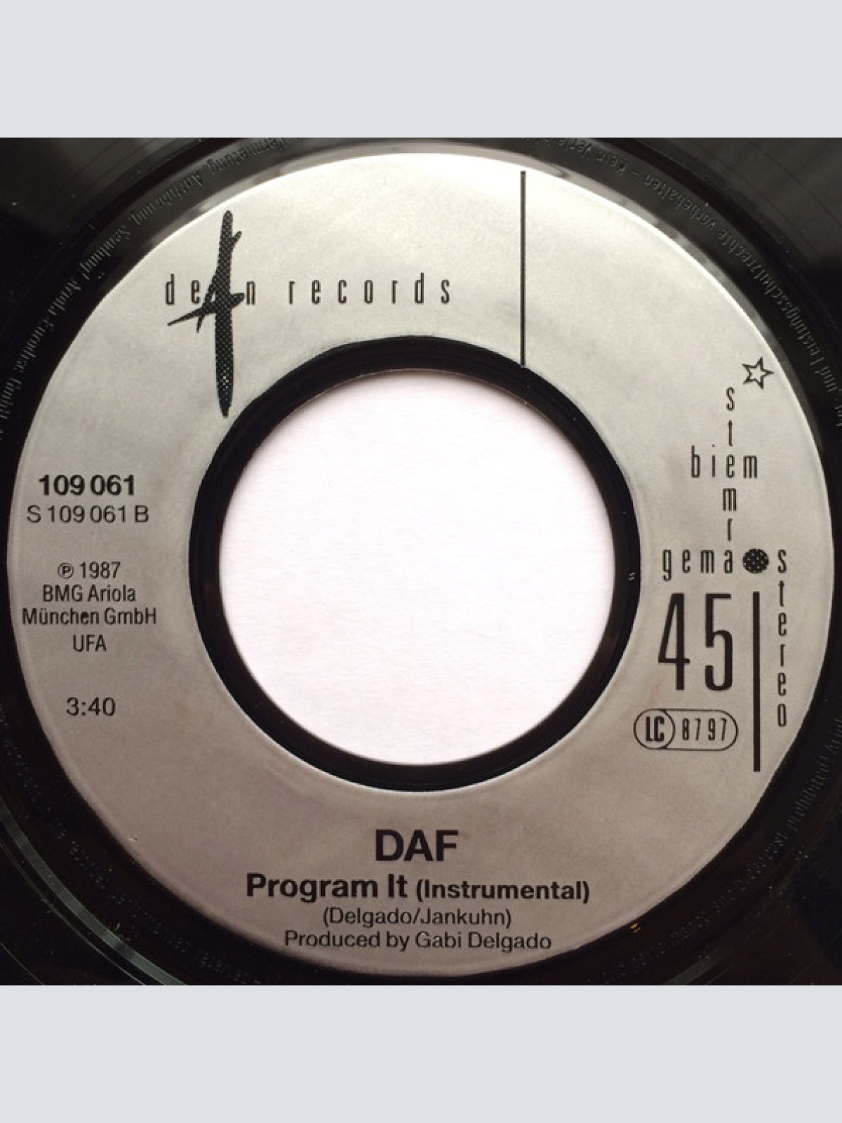 Vinyl / DAF* - The Gun
