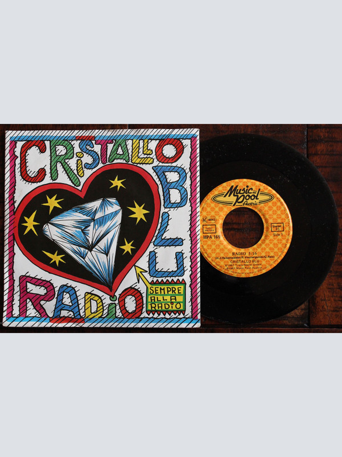 Vinyl / Cristallo Blu - Radio