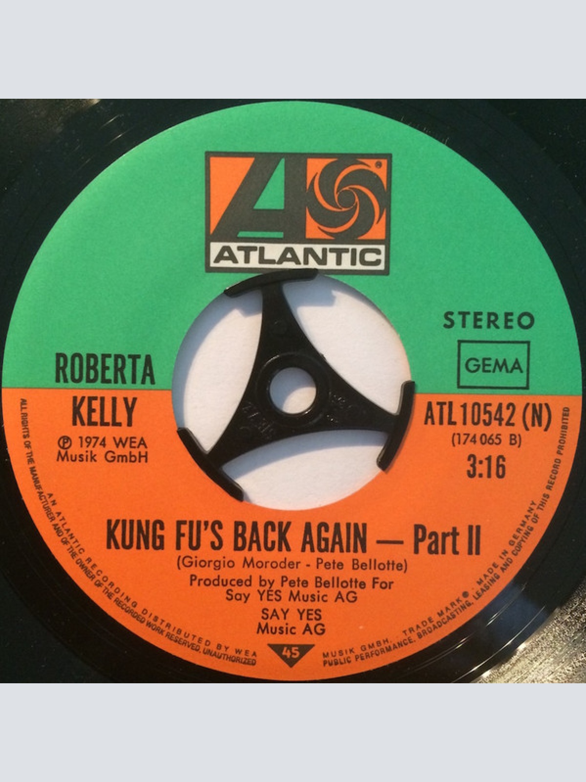 Vinyl / Roberta Kelly - Kung Fu's Back Again (Part 1 + 2)