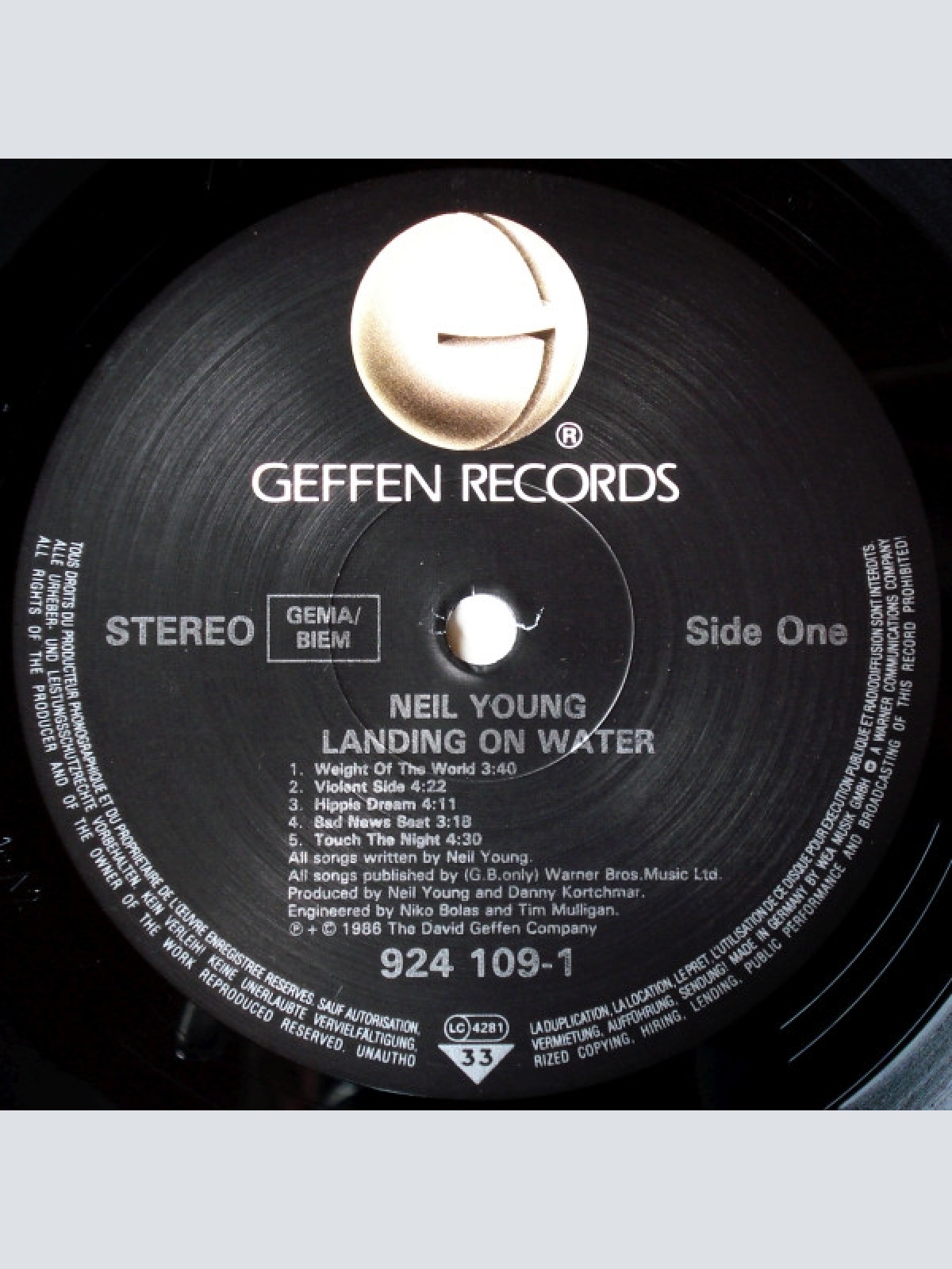 Vinyl / Neil Young - Landing On Water
