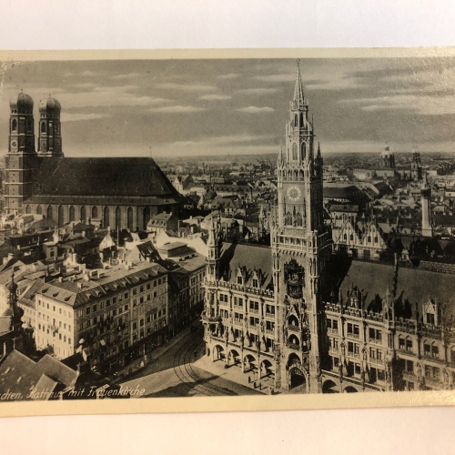 München. Rathaus mit Frauenkirche. 20328
