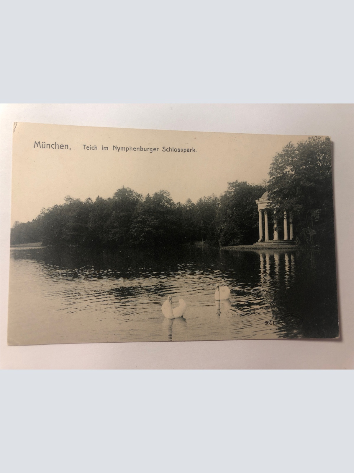 München. Teich im Nymphenburger Schlosspark. 20345