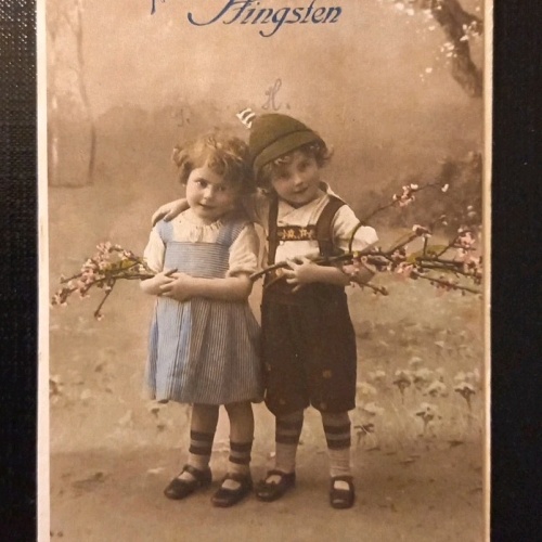 Fröhliche Pfingsten Kleines Mädchen Kleiner Bub Mit Zweige Gr