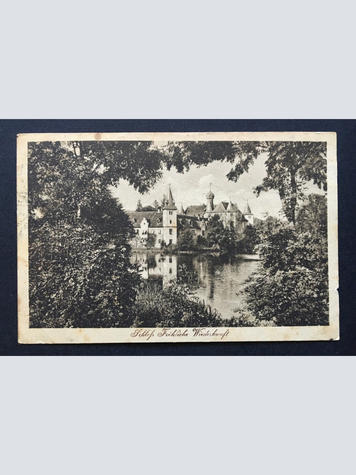Schloss Fröhliche Wiederkunft See Wald Insel Thüringen Deutschland 401238 TH A