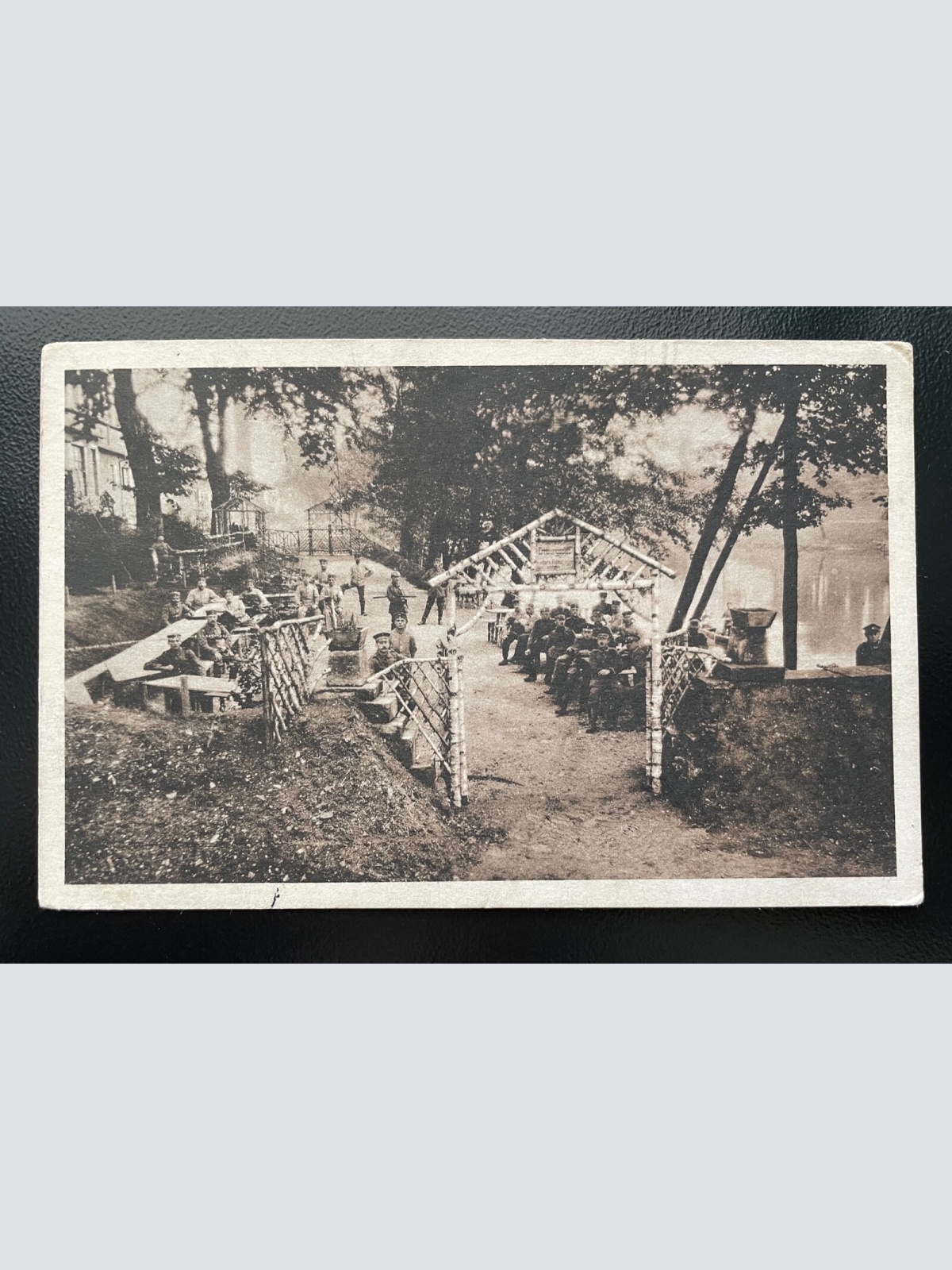 Lager Soldaten Uniform Schirmmütze Fluss Wald Kaserne Militär Krieg 402493 TH