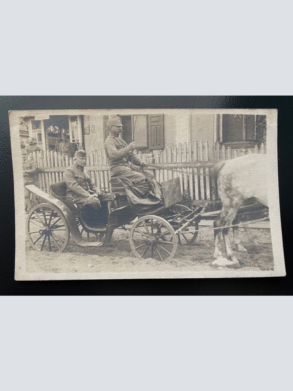 Soldaten Kutsche Pferd Zügel Uniform Feldkappe Bart Militär Krieg KuK 402485 TH