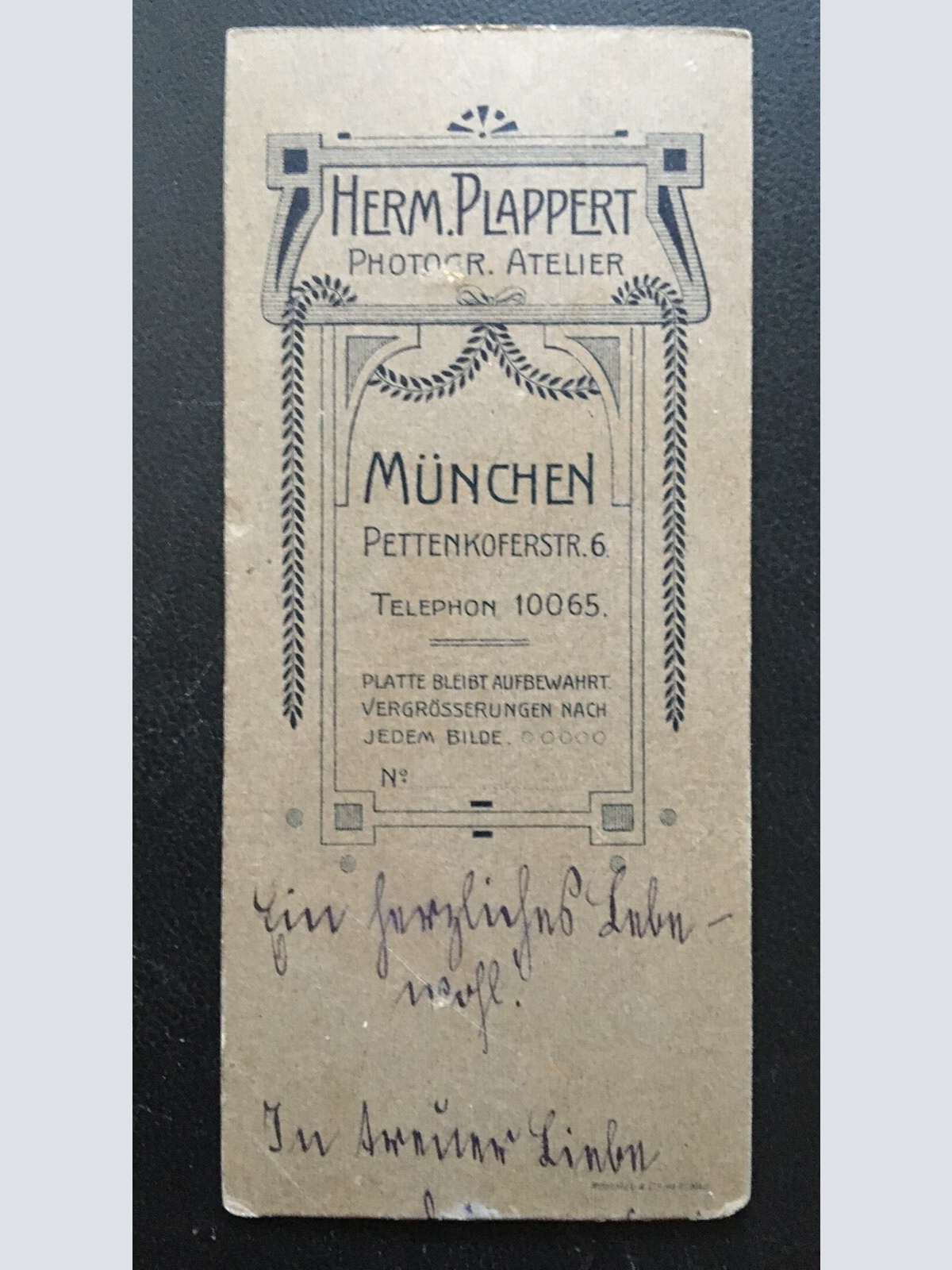 Foto Junge Frau Blumen Mädchen - Herm.Plappert München ca.4,9x11,2cm 400683 TH