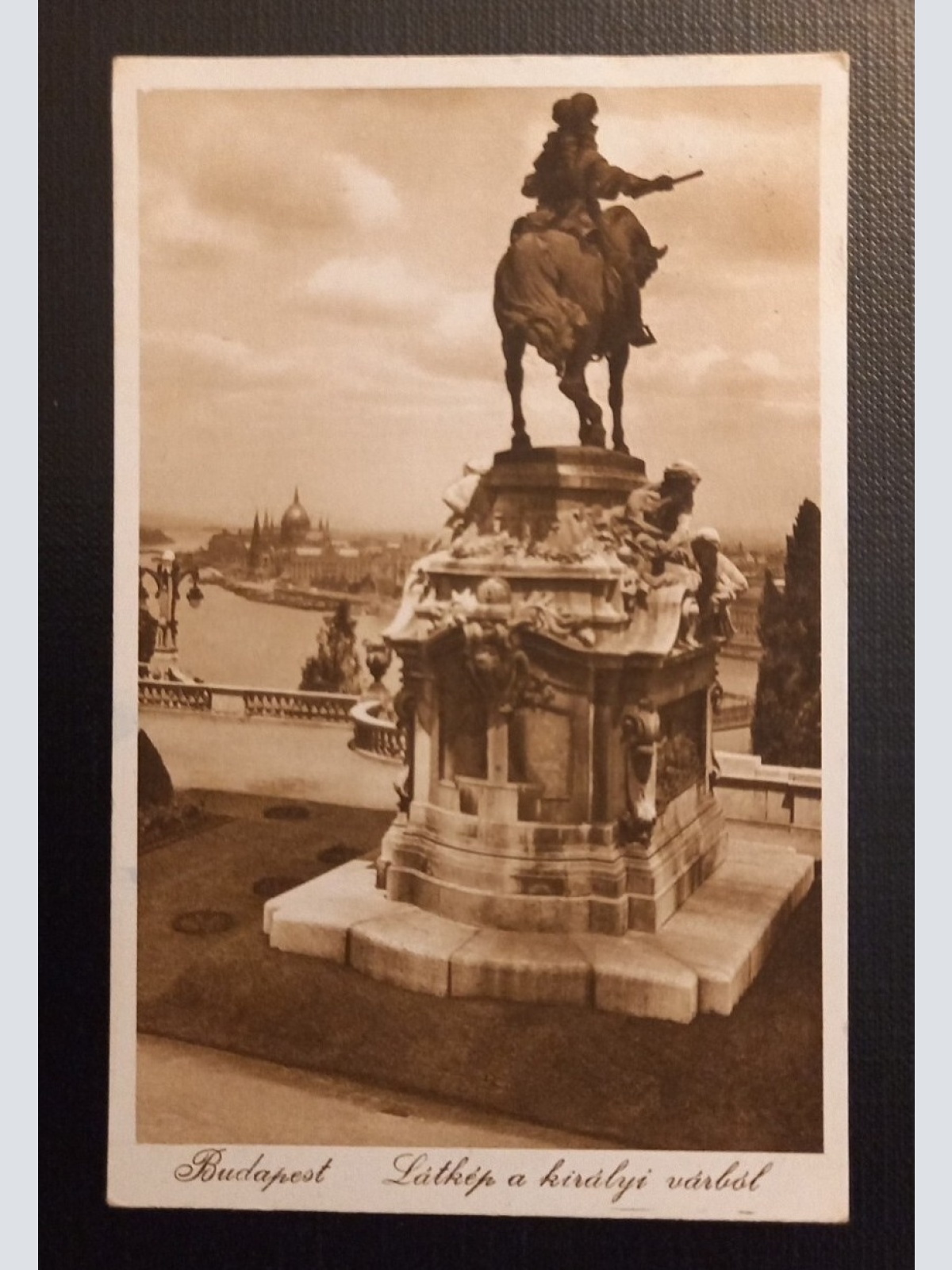 Budapest Aussicht mit Prinz Eugen Denkmal 118022 Ga E