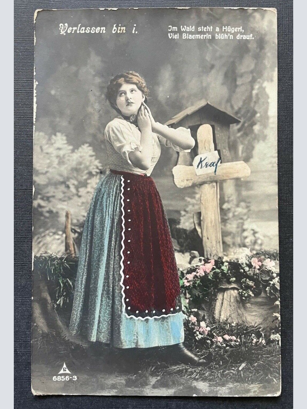 Verlassen bin i Frau Kleid Tracht Trauer Grab Kreuz Kranz Krieg 400404 TH