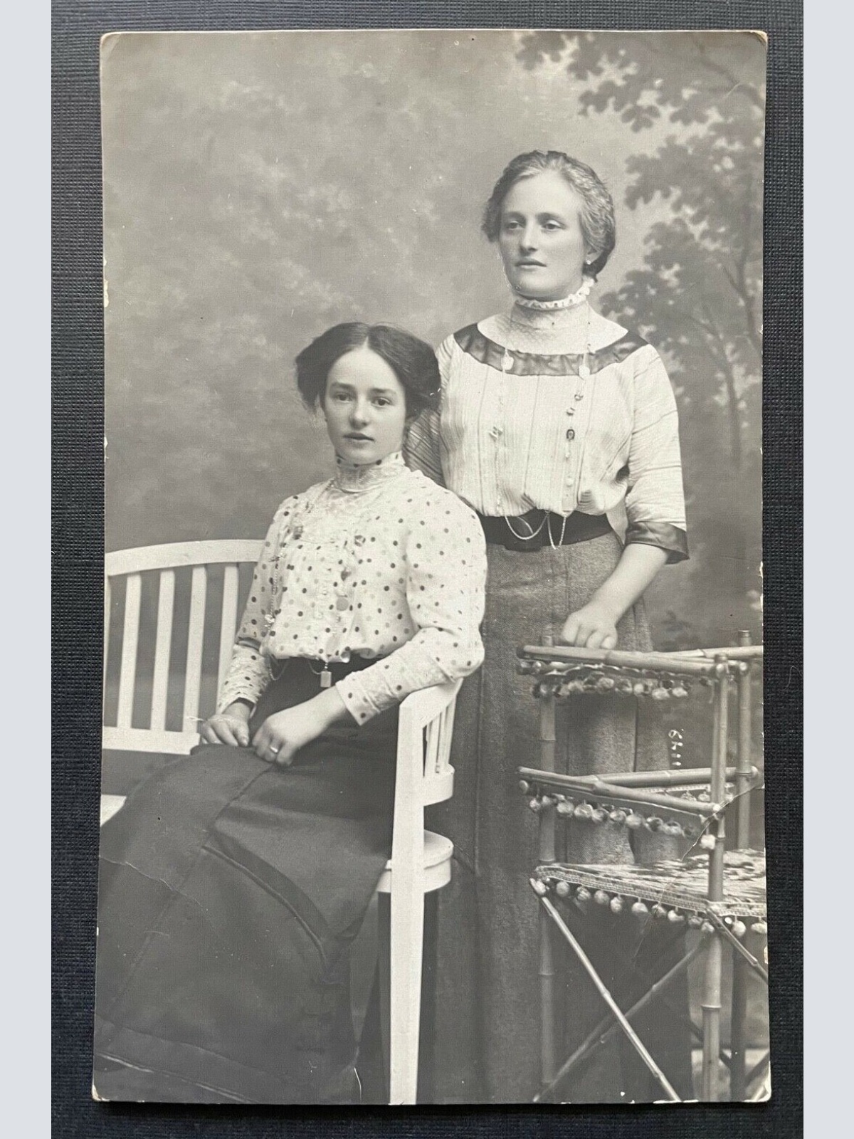 Porträt Frauen Mädchen Rock Bluse Kleid Tracht Stuhl 400351 TH F