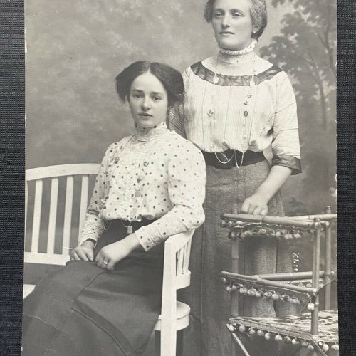 Porträt Frauen Mädchen Rock Bluse Kleid Tracht Stuhl 400351 TH F