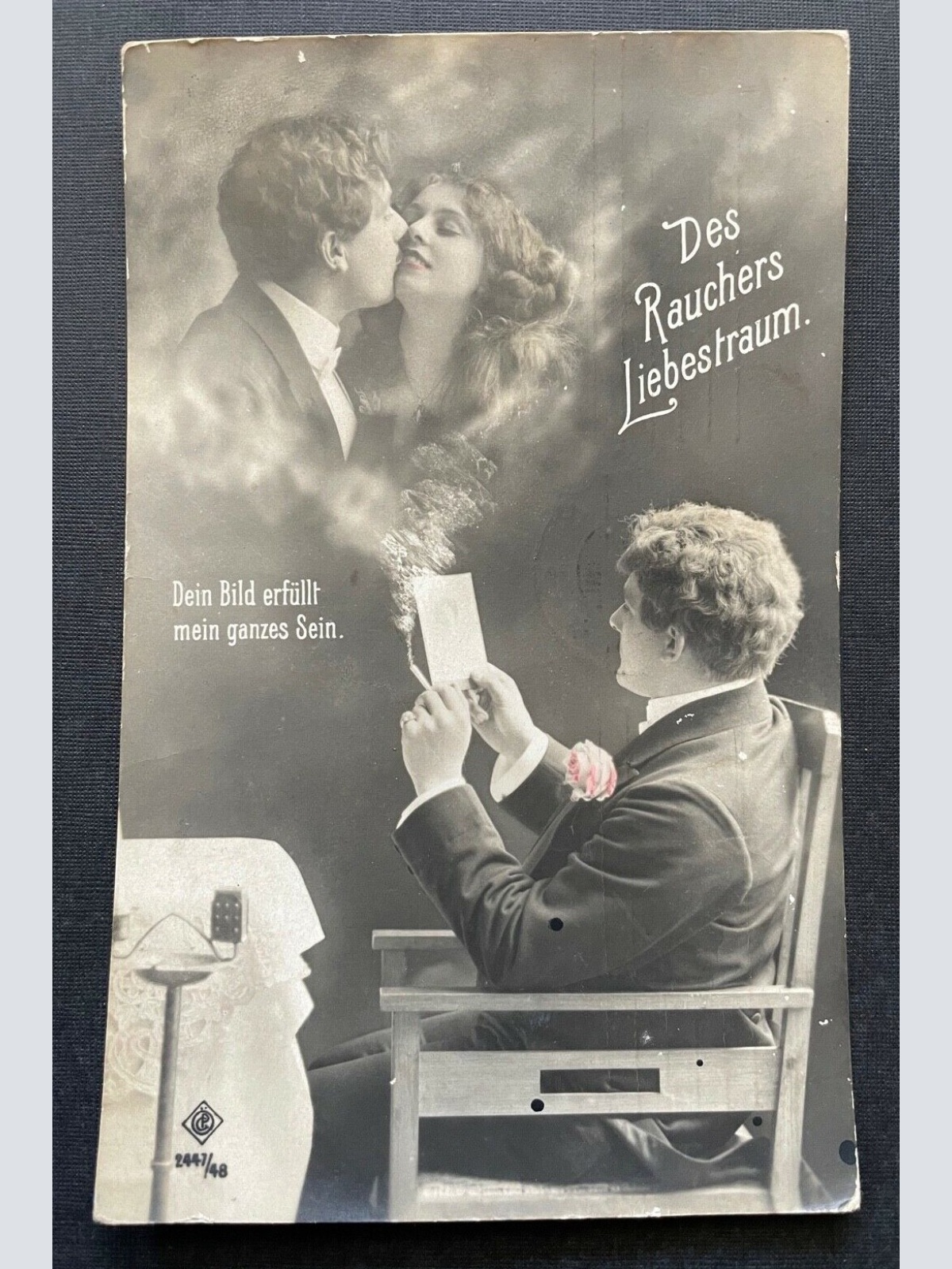 Des Rauchers Liebestraum Mann Frau Paar Zigarette Anzug Rose Kuss 410787 TH