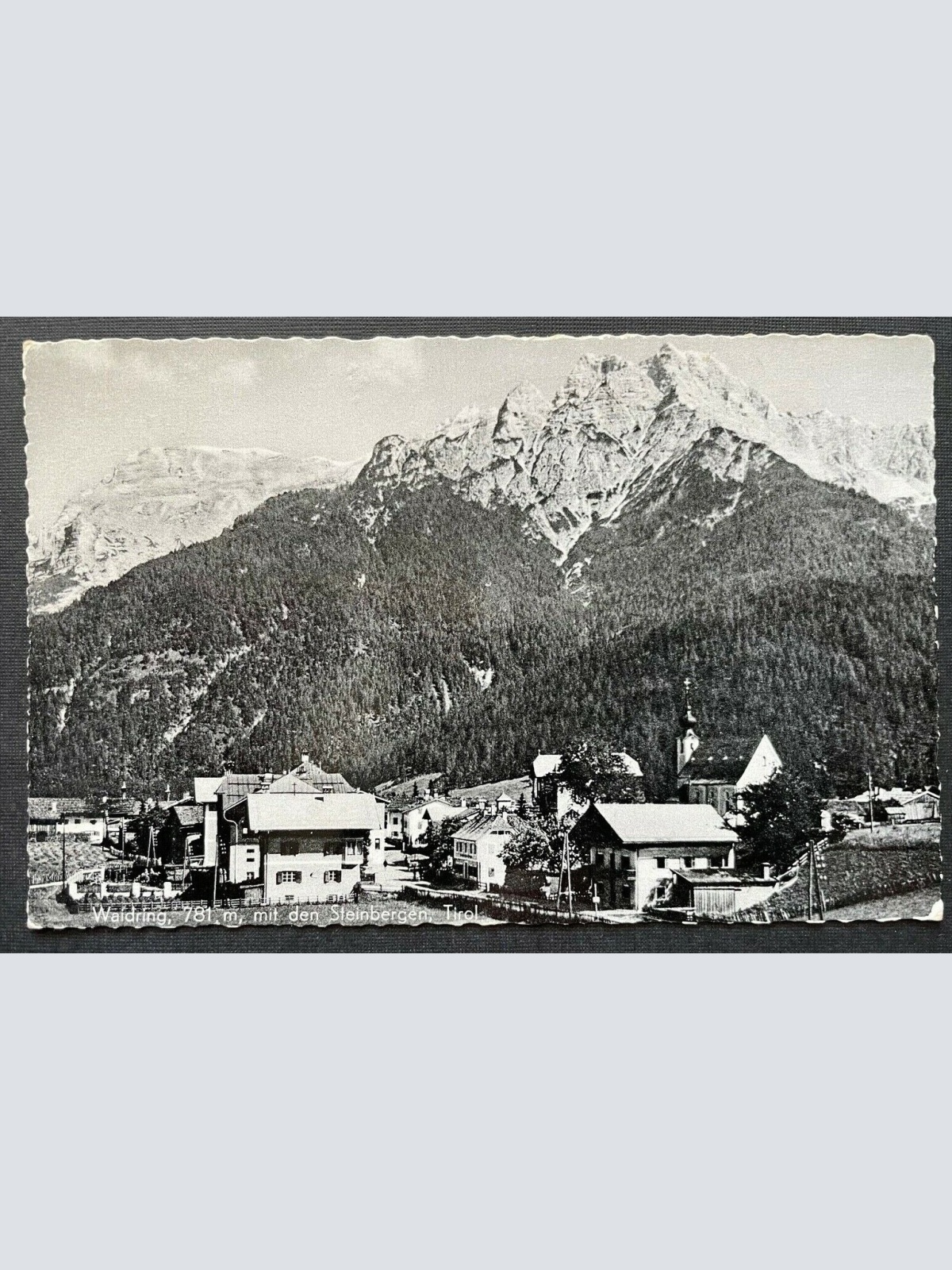 Waidring Steinbergen Ortschaft Kirche Gebirge Wald Tirol Österreich 410771 TH