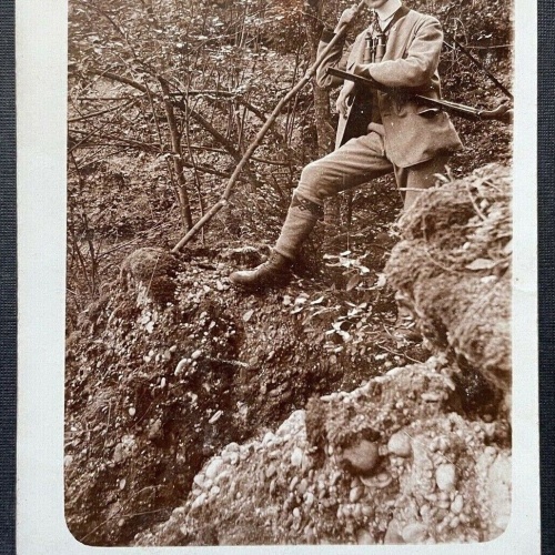 Porträt Mann Jäger Gewehr Tracht Jacke Anzug Hut Bart Stock Wald 400332 TH A