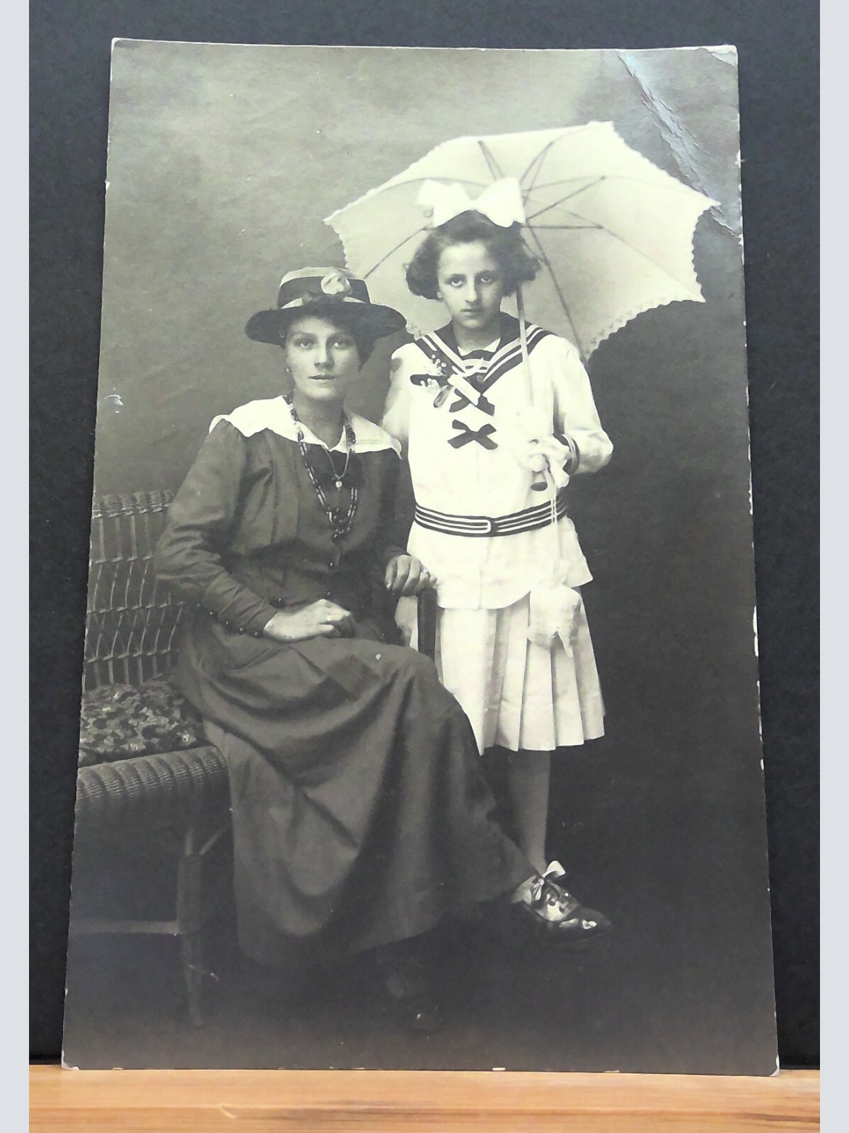 Porträt unbekannt Mutter Tochter Sonnenschirm Mädchen JW 650295 C