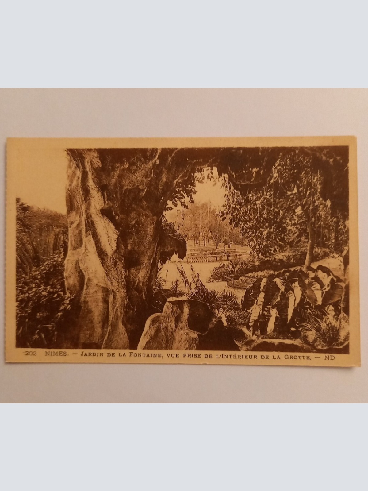 Nimes, la Grotte 500024A gr D