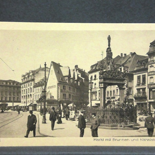 Mainz Markt mit Brunnen und Nähkiste 180103 jw