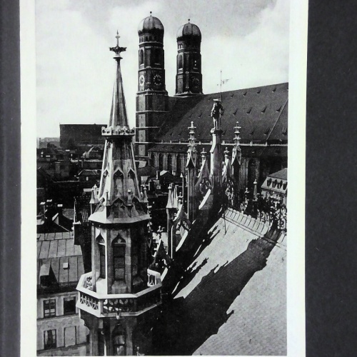 München Blick vom Neuen Rathaus auf die Frauenkirche 20107 jw J