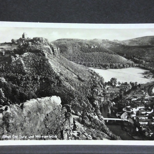 Nideggen Eifel Die Burg und Nideggerbrücke 140453 jw J