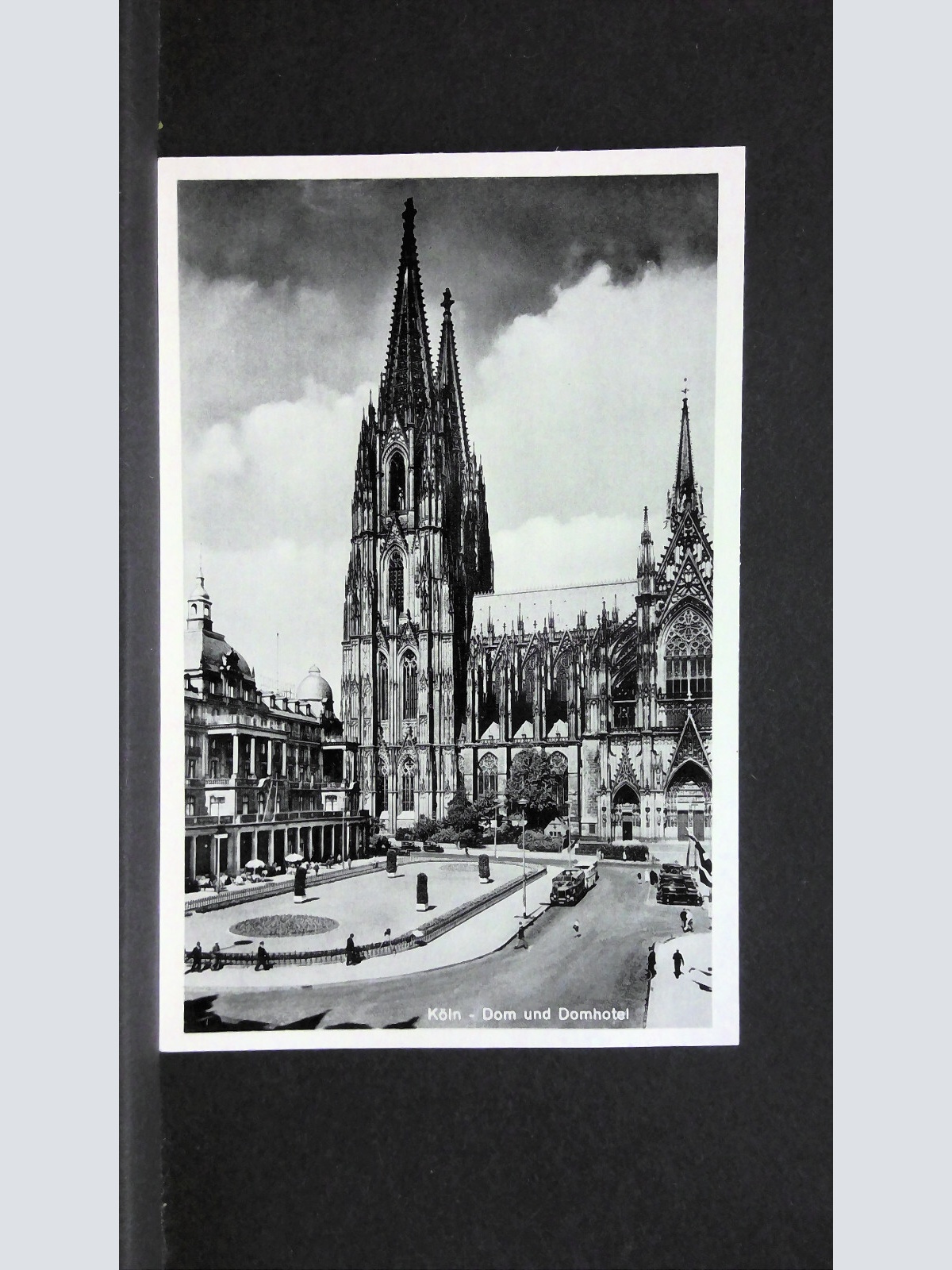 Köln Dom und Domhotel Automobile 180226 jw J